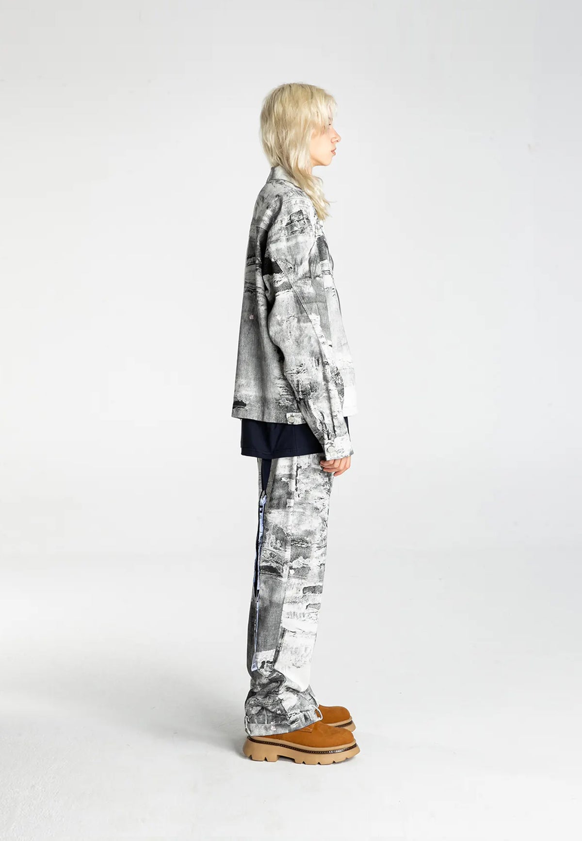 MWM DISTRESSED DENIM JEANS