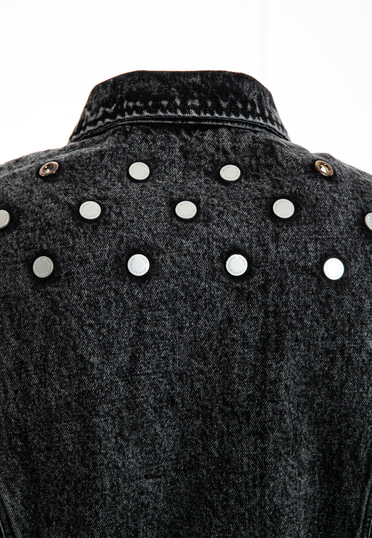 Chaleco vaquero con detalle de botones y cadena | MWM