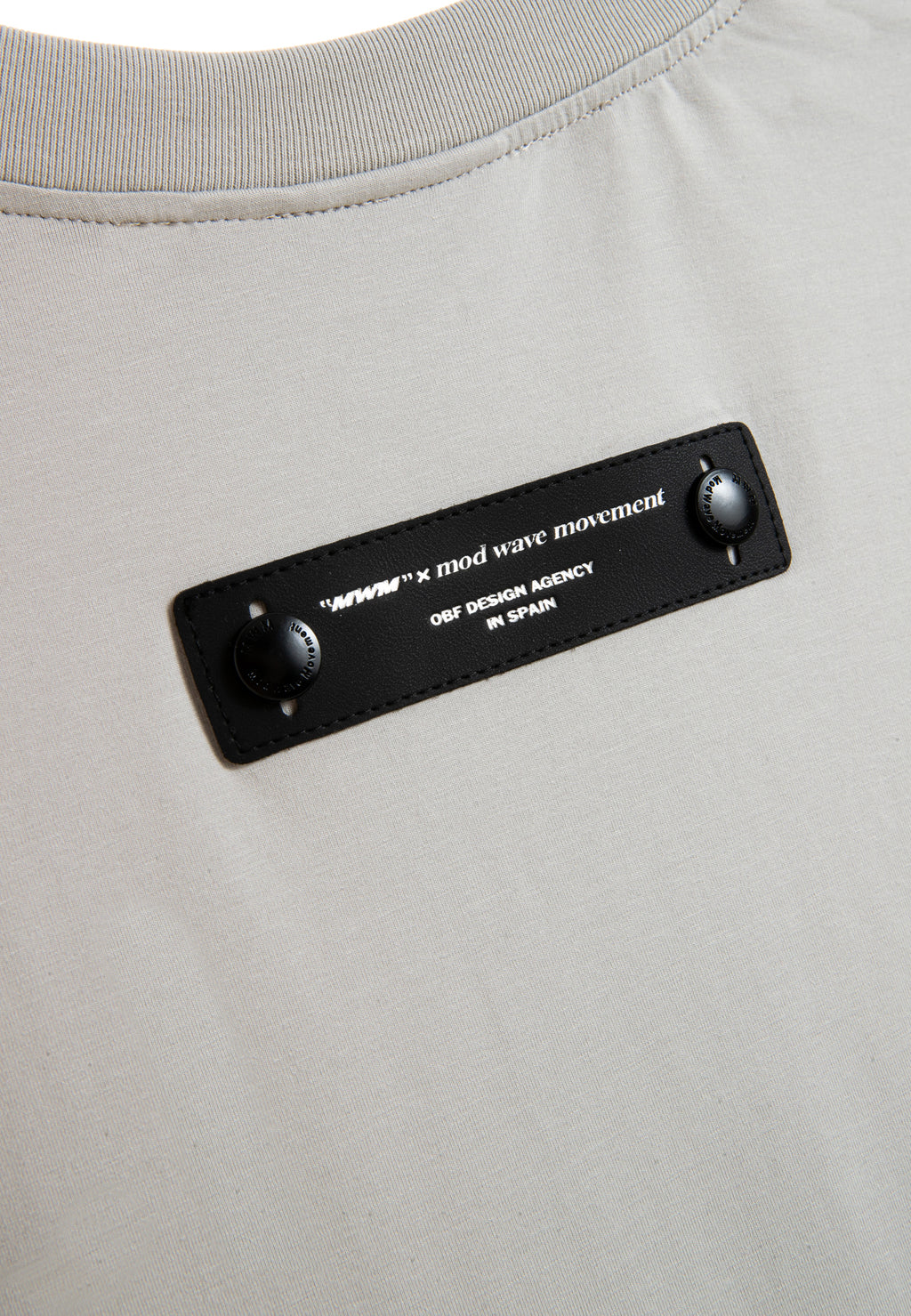 Camiseta bicolor con paneles laterales | MWM