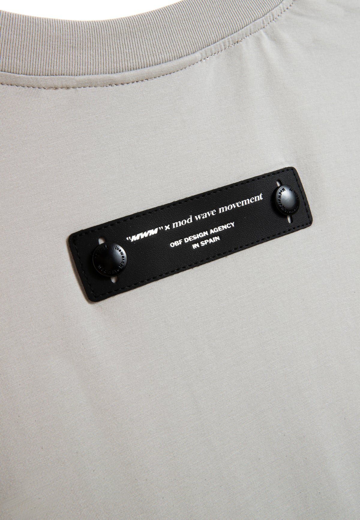 Camiseta bicolor con paneles laterales | MWM