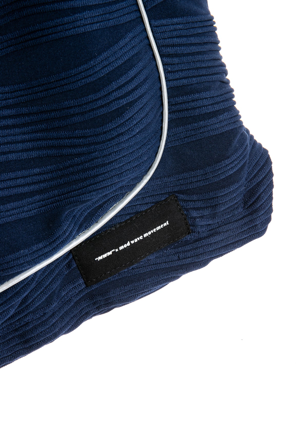 Bermuda con textura y ribete reflectante | MWM