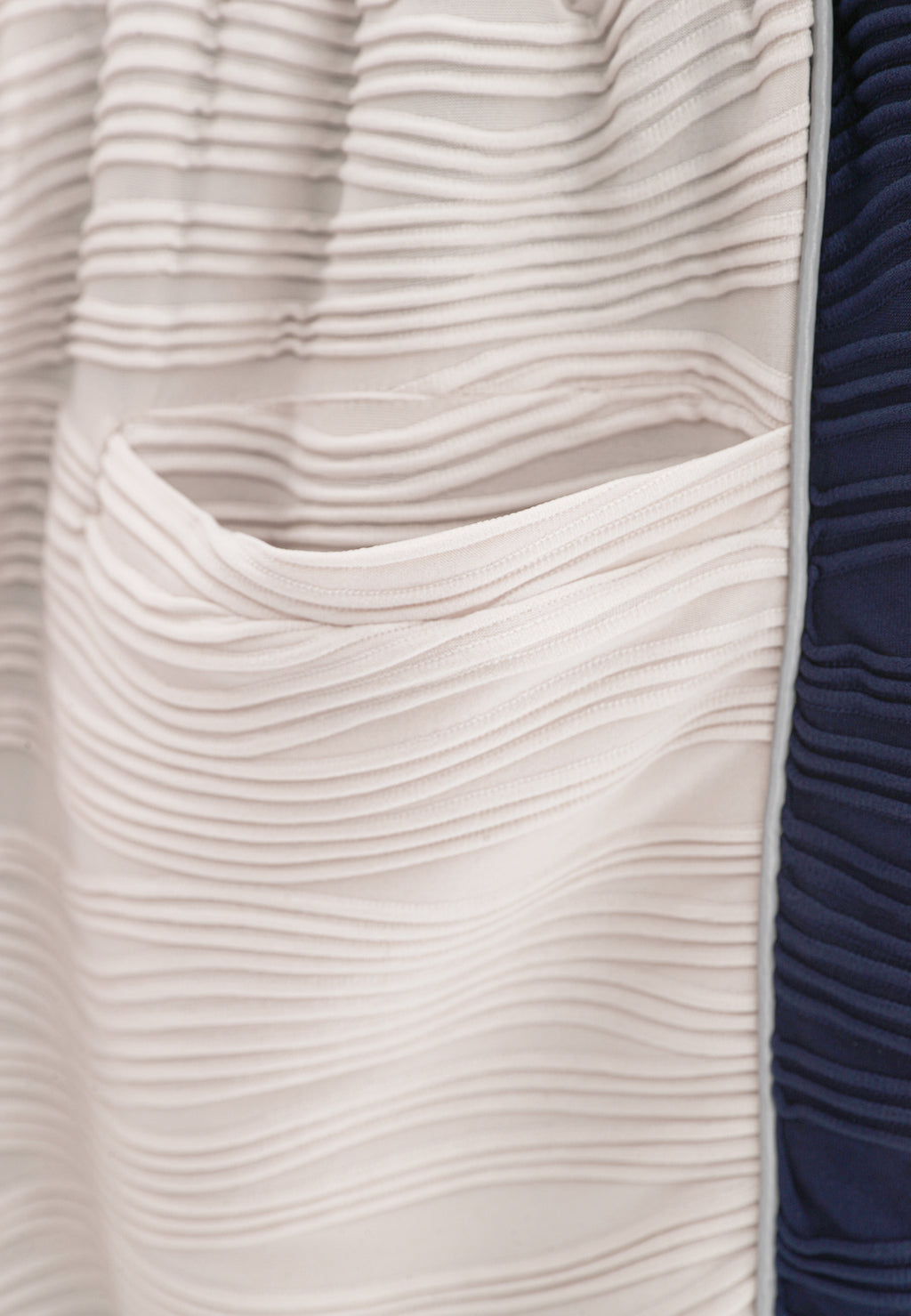 Bermuda con textura y ribete reflectante | MWM