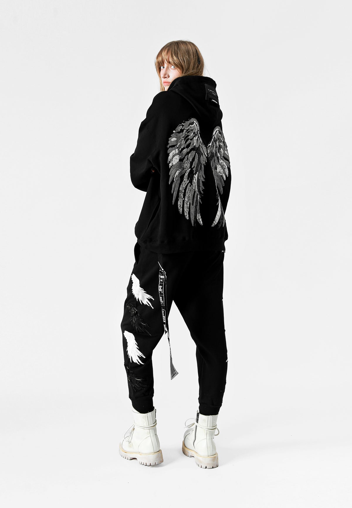SUDADERA ALAS CON CAPUCHA