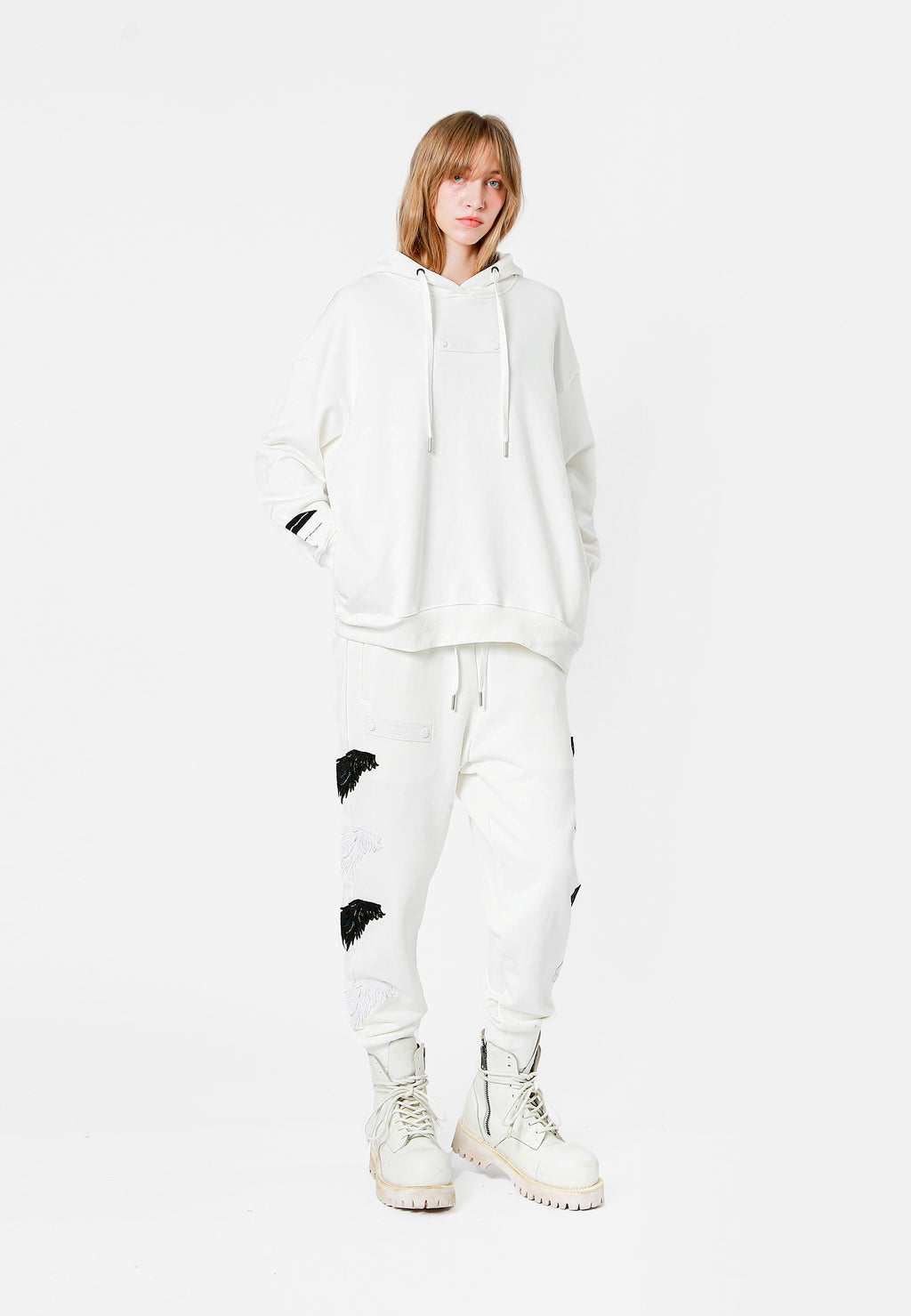 SUDADERA ALAS CON CAPUCHA