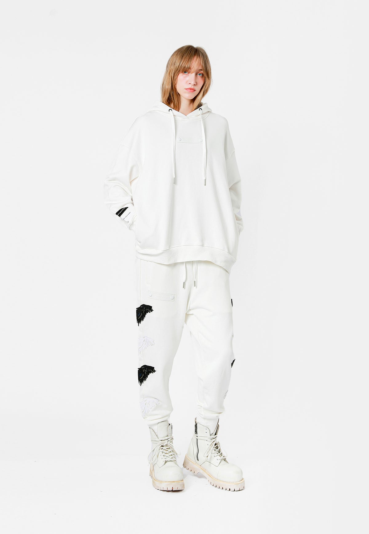 SUDADERA ALAS CON CAPUCHA