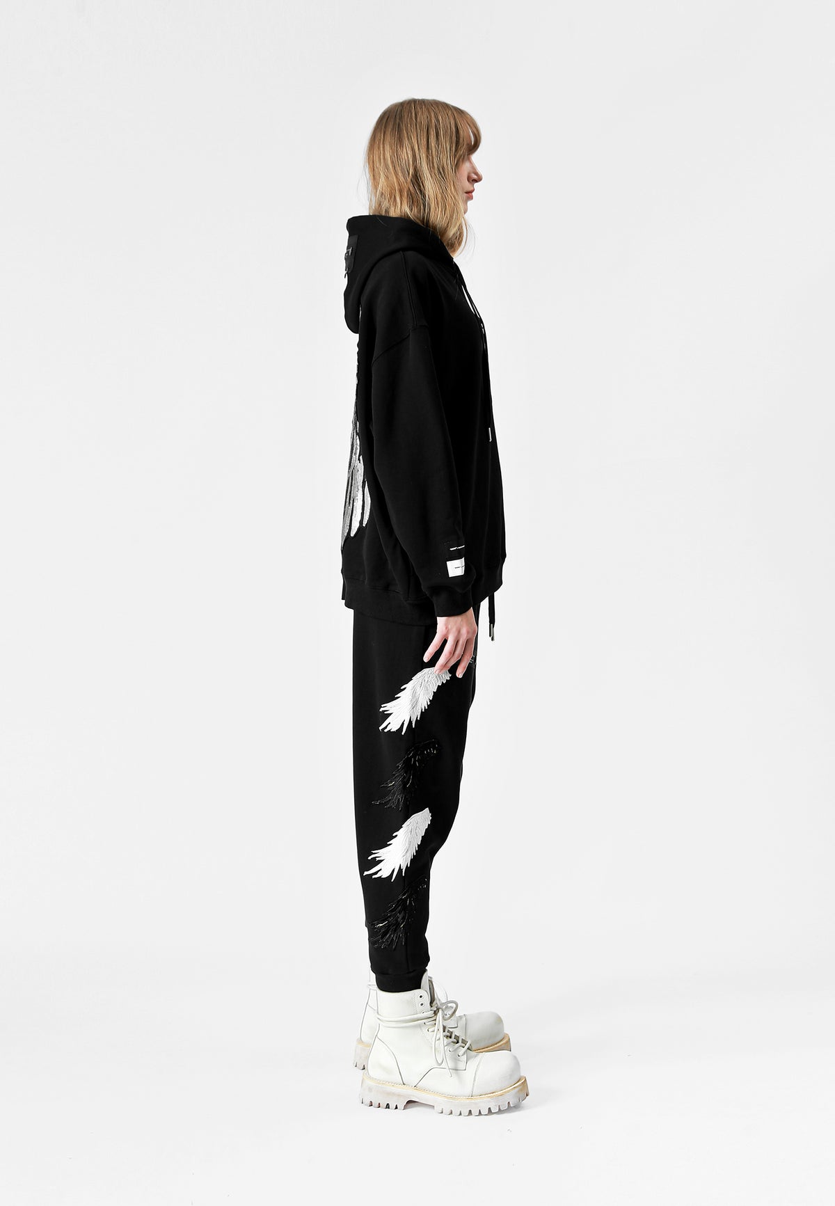 SUDADERA ALAS CON CAPUCHA