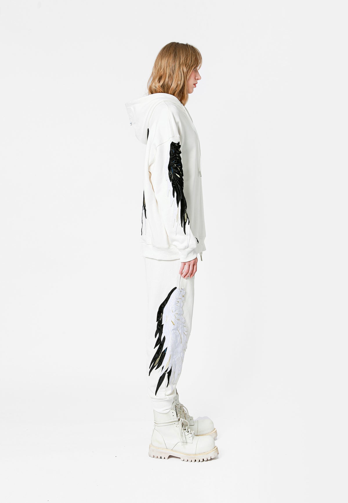 SUDADERA ALAS CON CAPUCHA
