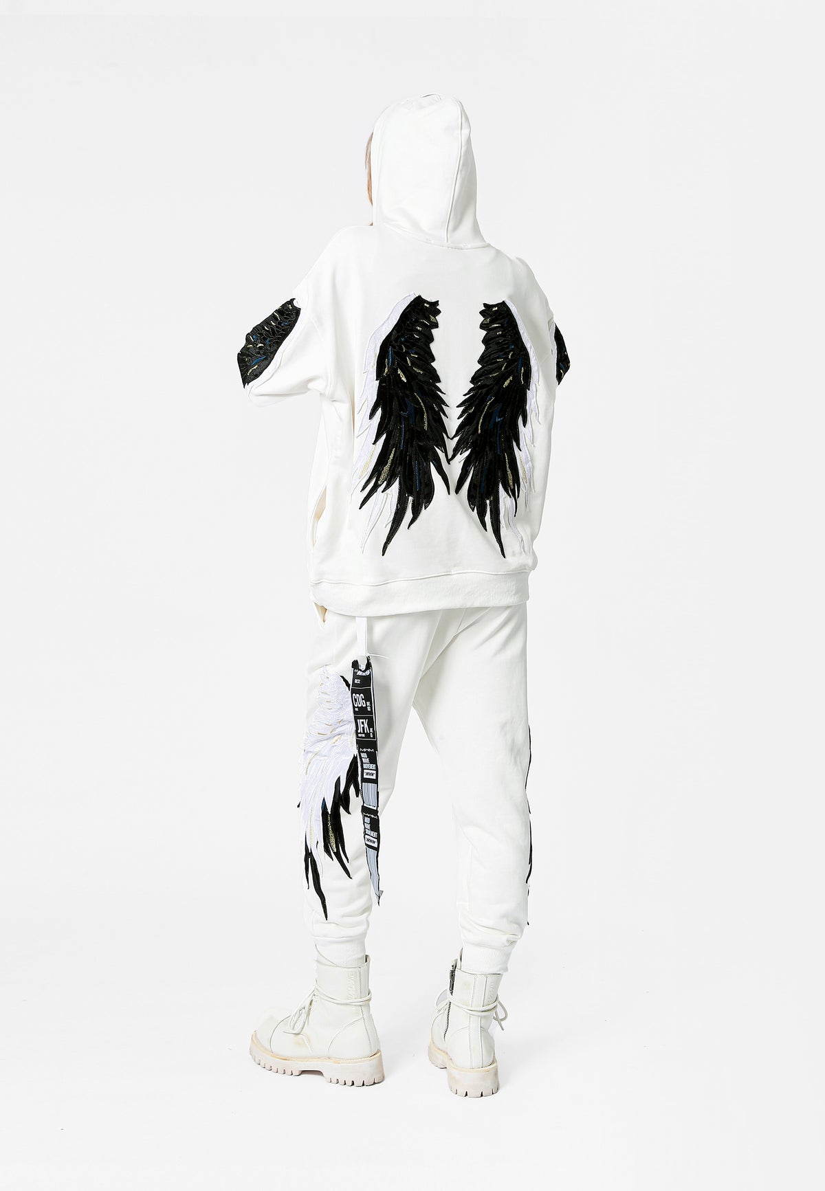 SUDADERA ALAS CON CAPUCHA
