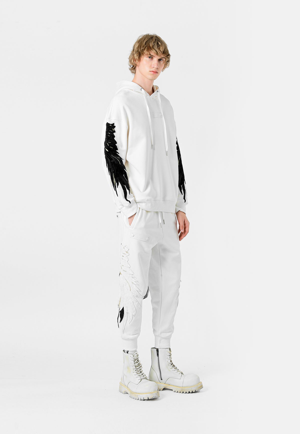 SUDADERA ALAS CON CAPUCHA