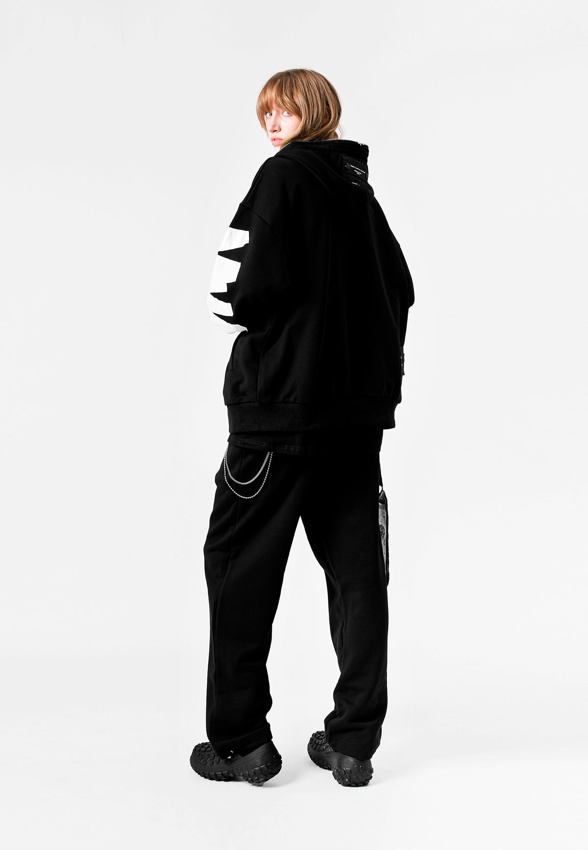 SUDADERA CON CAPUCHA LOGO MWM