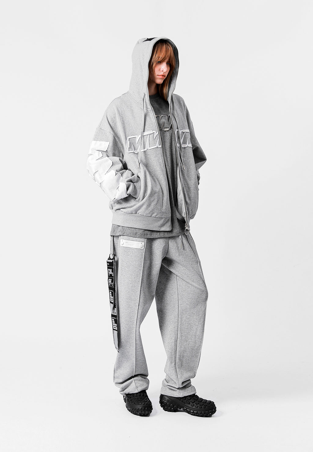 SUDADERA CON CAPUCHA LOGO MWM