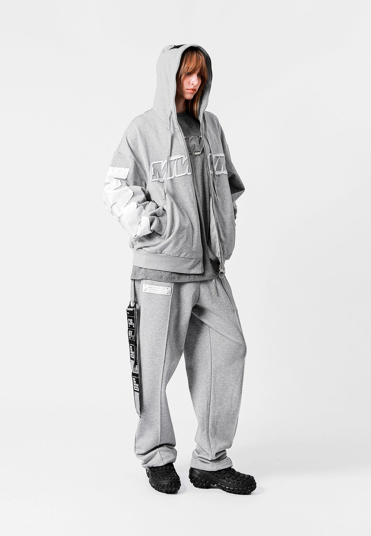 SUDADERA CON CAPUCHA LOGO MWM