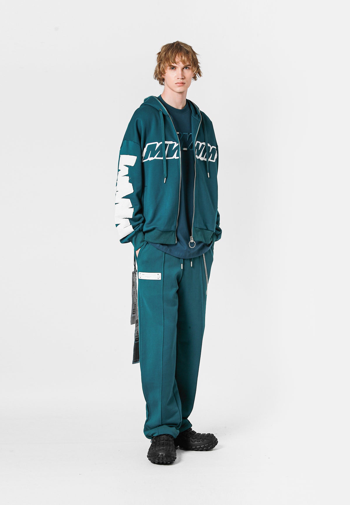 SUDADERA CON CAPUCHA LOGO MWM
