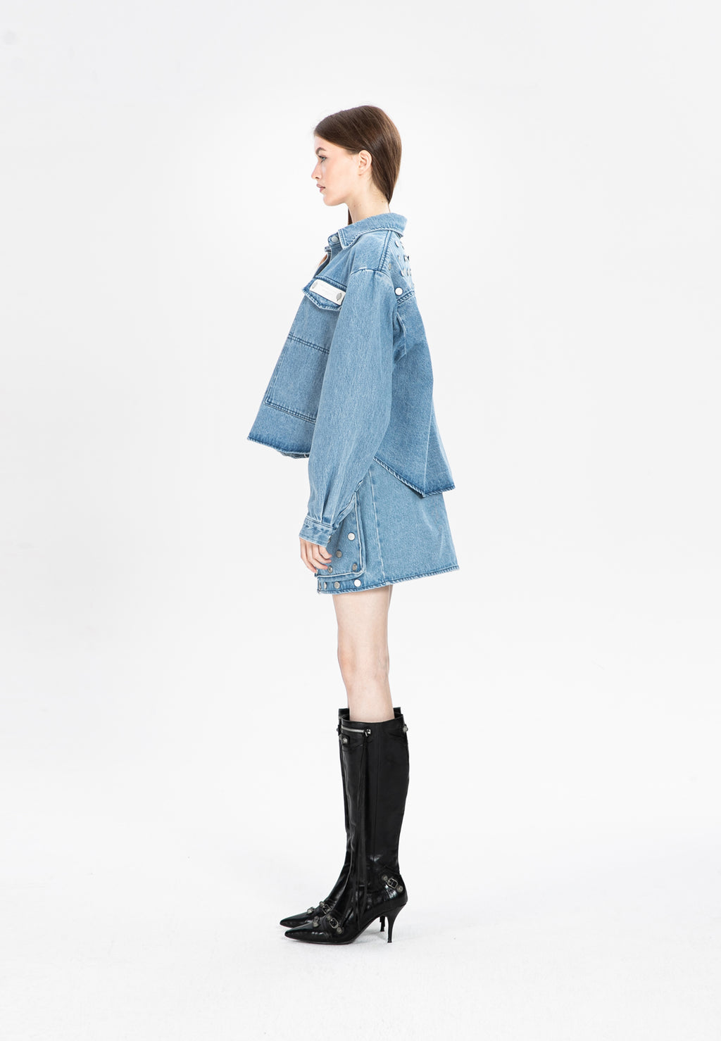 Sobrecamisa vaquera cropped con botones traseros | MWM