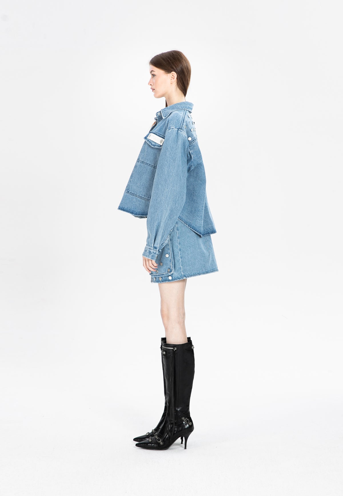 Sobrecamisa vaquera cropped con botones traseros | MWM
