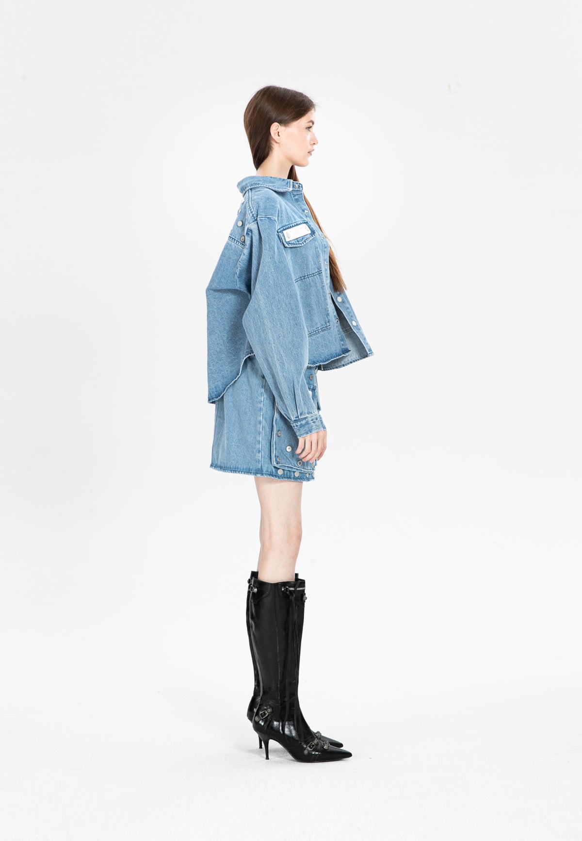 Sobrecamisa vaquera cropped con botones traseros | MWM