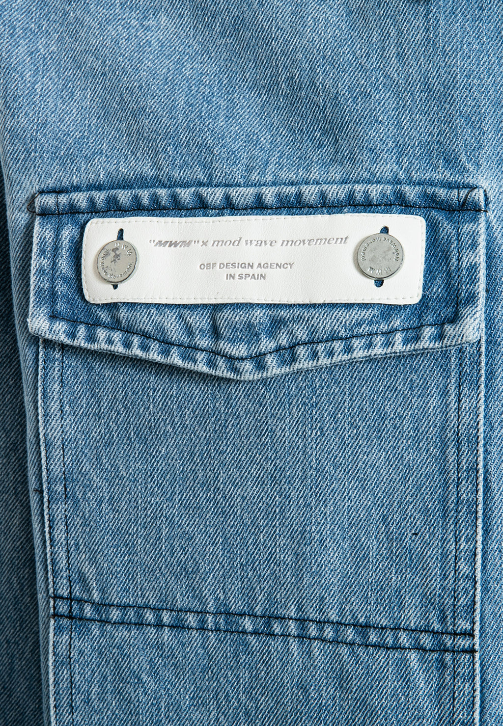 Sobrecamisa vaquera cropped con botones traseros | MWM