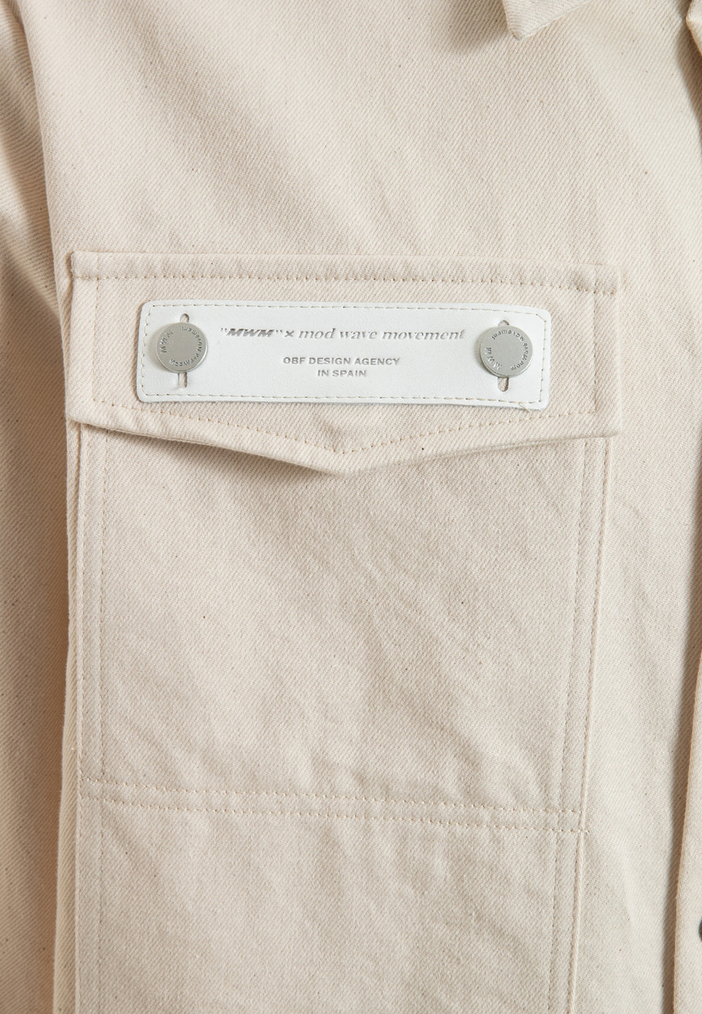 Sobrecamisa vaquera cropped con botones traseros | MWM