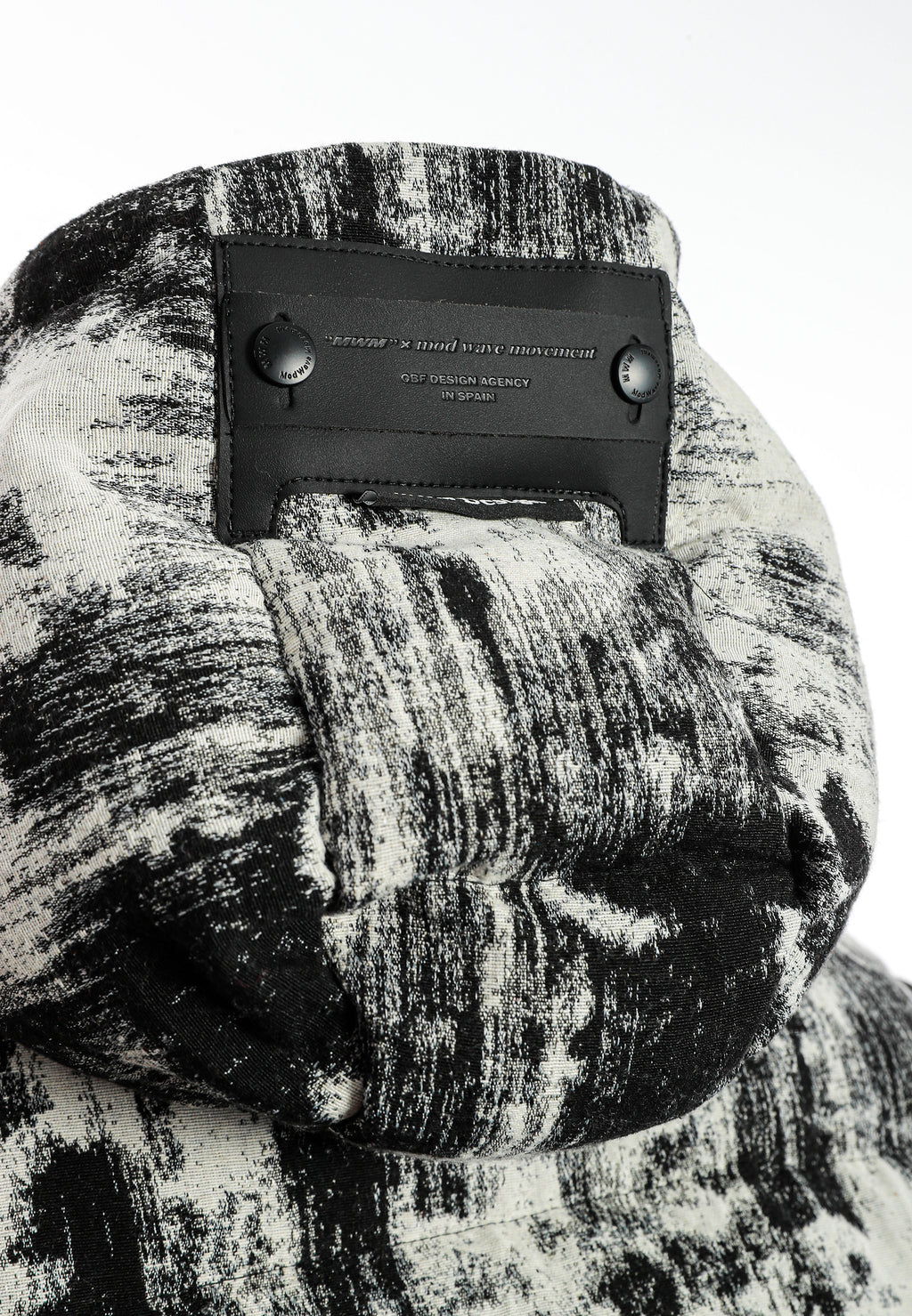 ABRIGO JACQUARD MWM