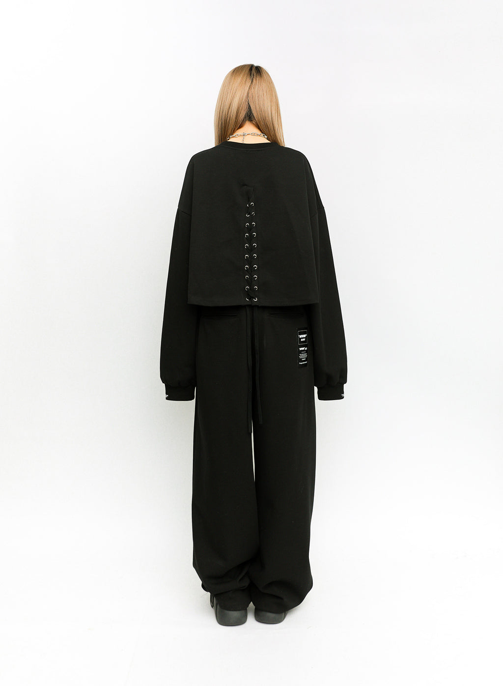 MWM CROPPED SWEATSHIRT