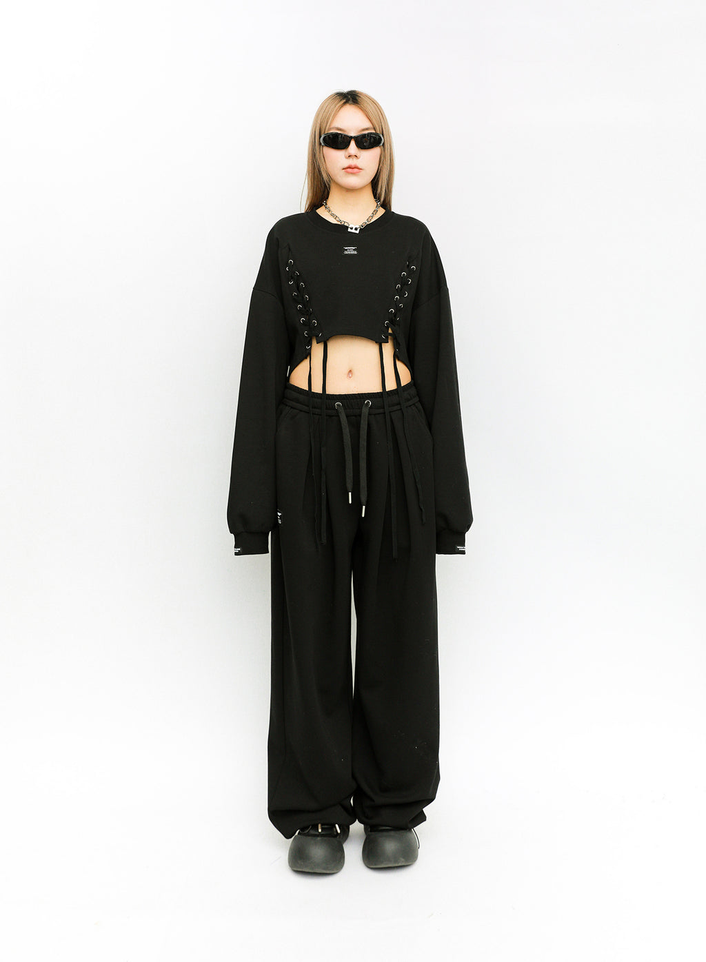 MWM CROPPED SWEATSHIRT