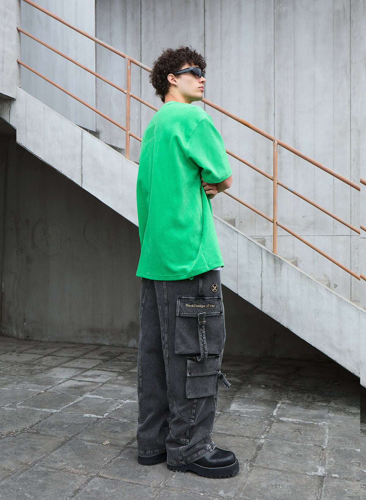 PANTALÓN VAQUERO CON BOLSILLOS