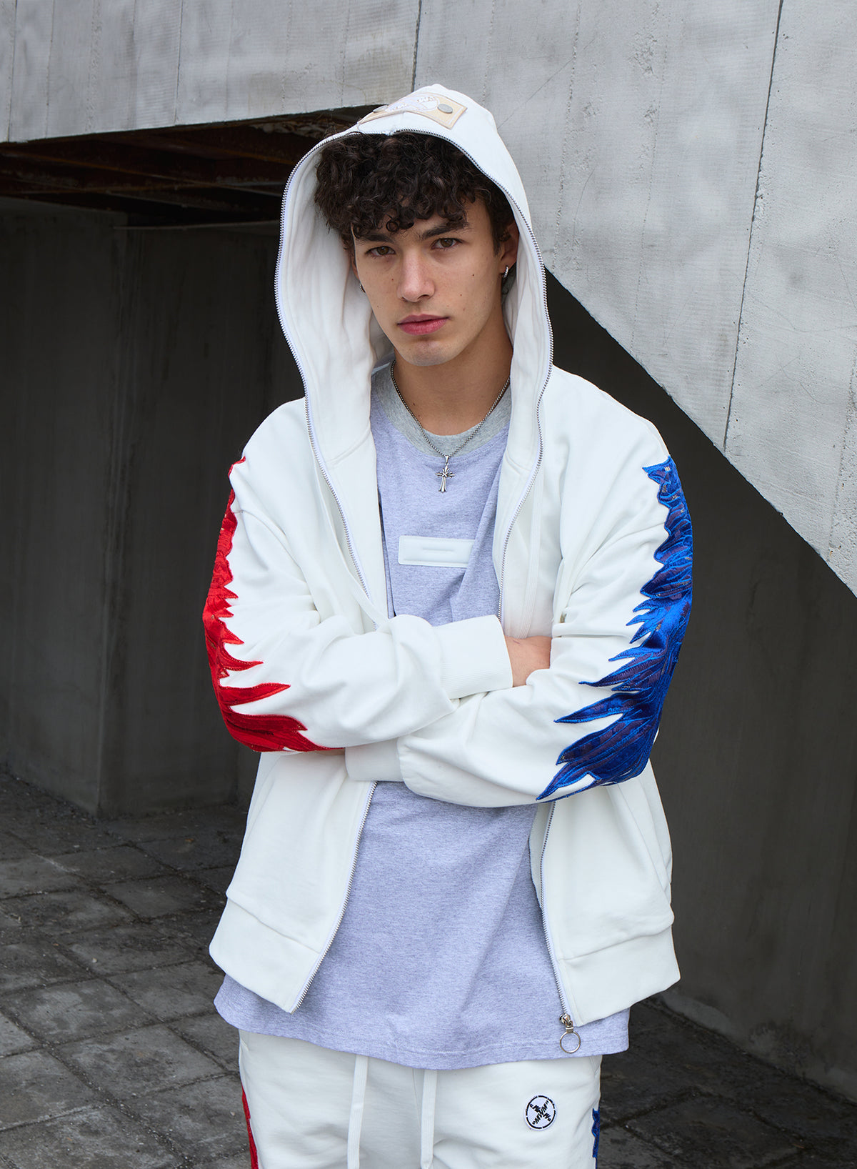 SUDADERA ALAS CON CAPUCHA