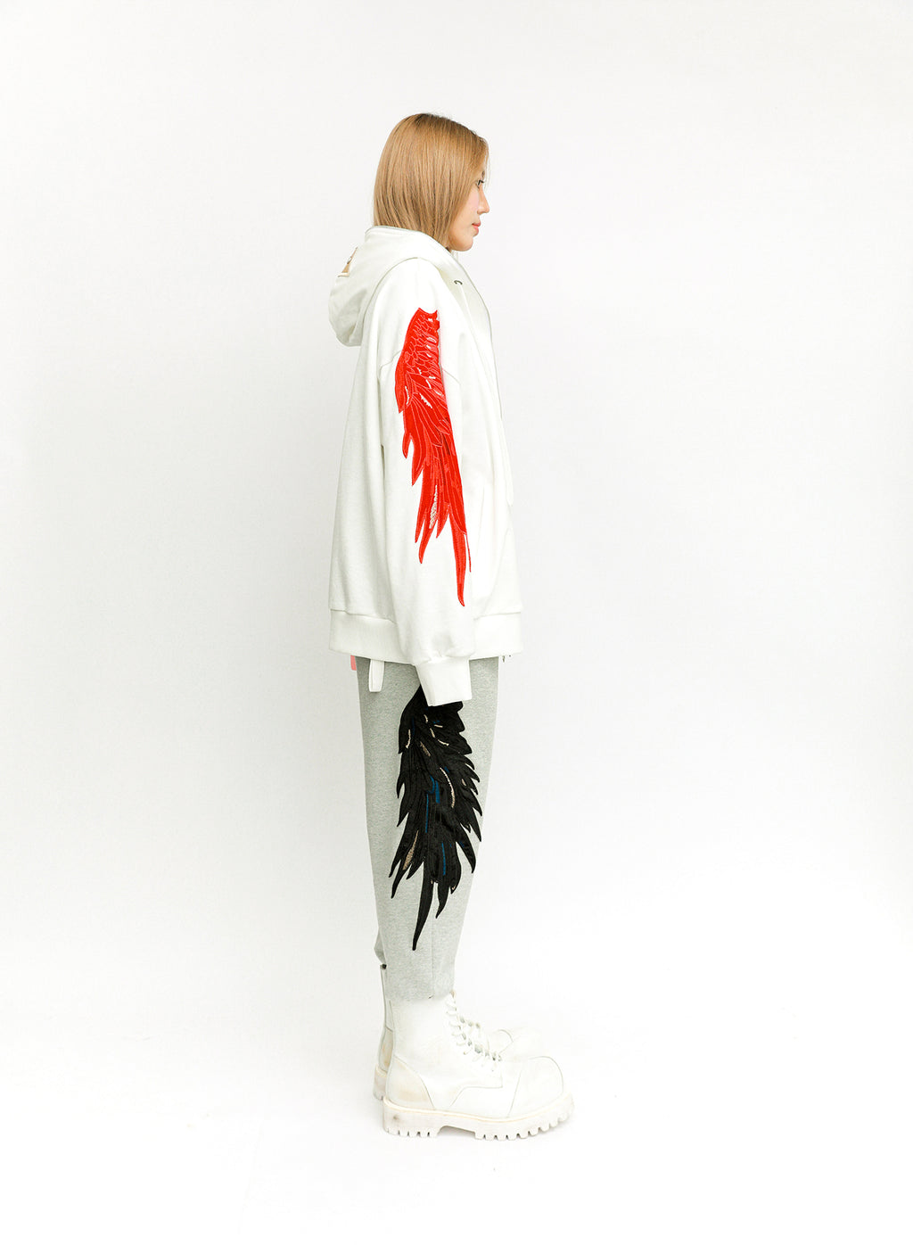 SUDADERA ALAS CON CAPUCHA