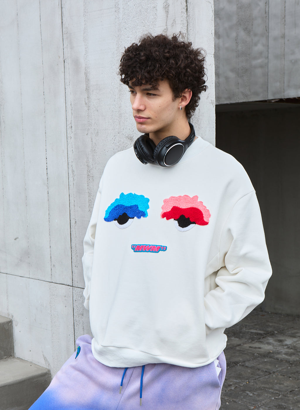 SWEATER WITH EYES