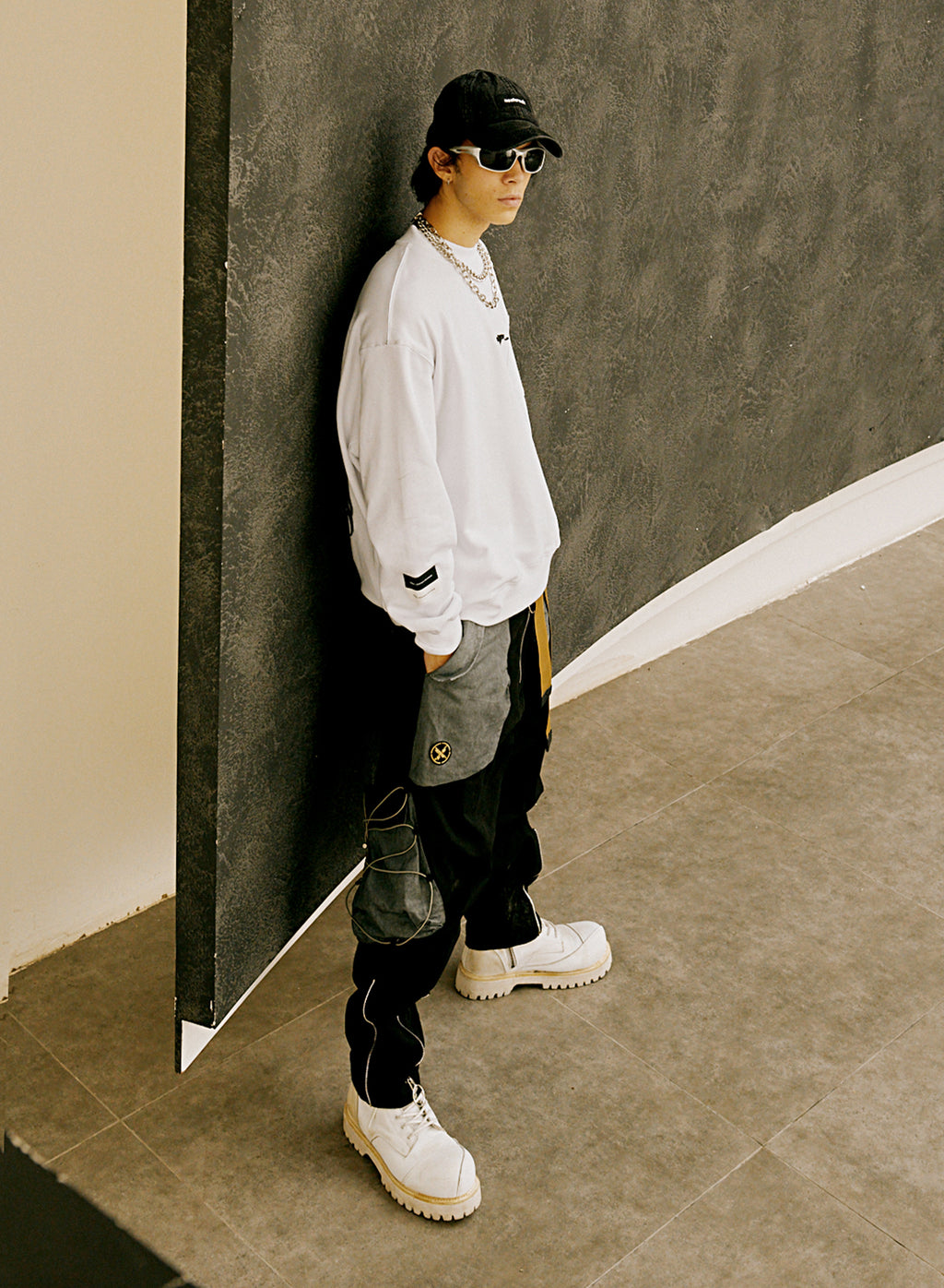 MWM EMBROIDERED WINGS SWEATSHIRT