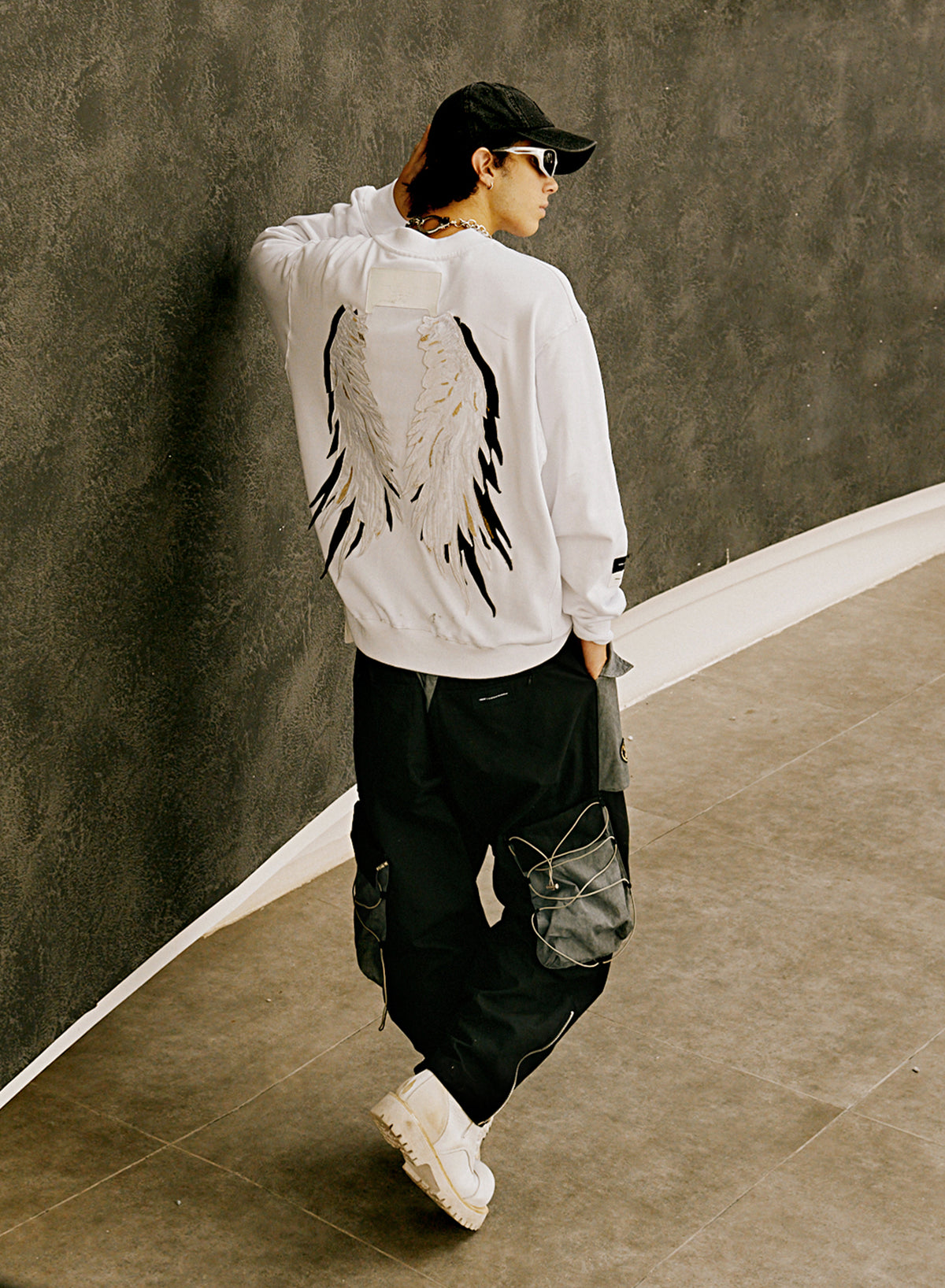 MWM EMBROIDERED WINGS SWEATSHIRT