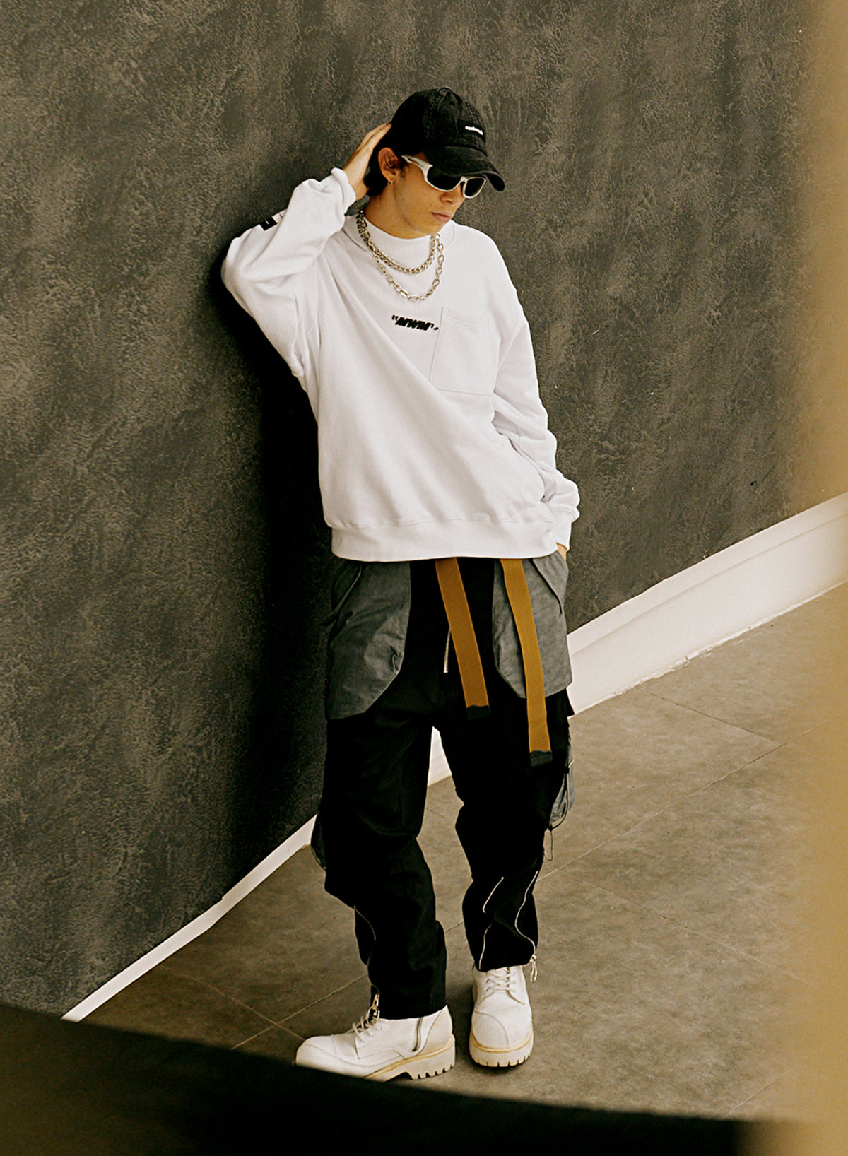 SUDADERA MWM ALAS BORDADAS