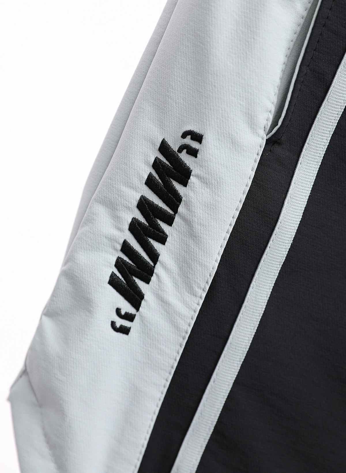MWM Vanguard's Dog Bermuda
