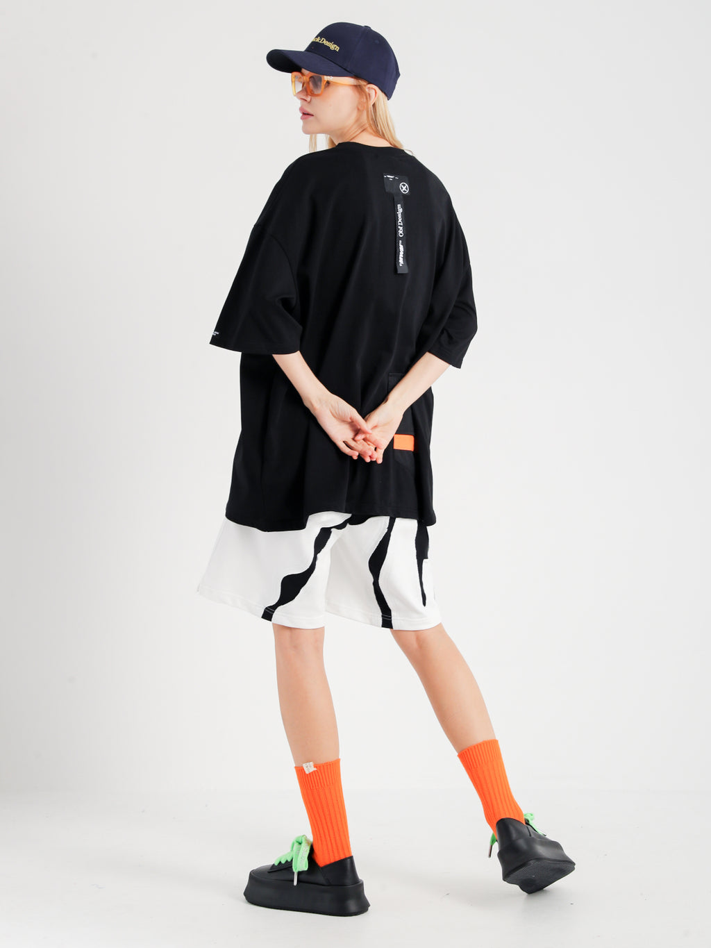 BLACK AND WHITE BERMUDA SHORTS
