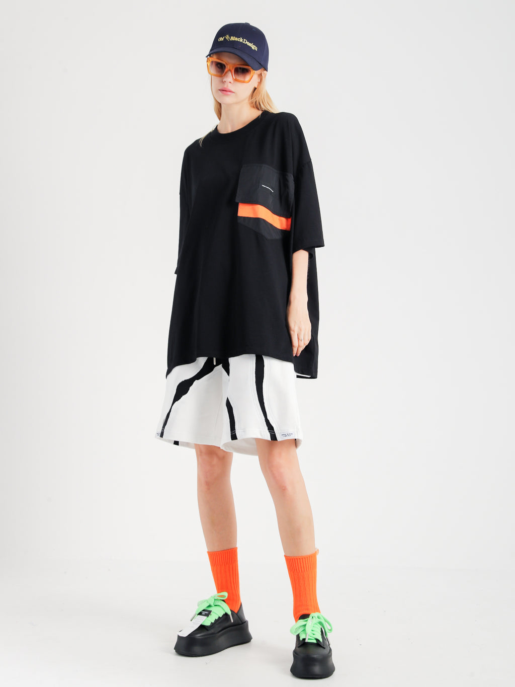 BLACK AND WHITE BERMUDA SHORTS