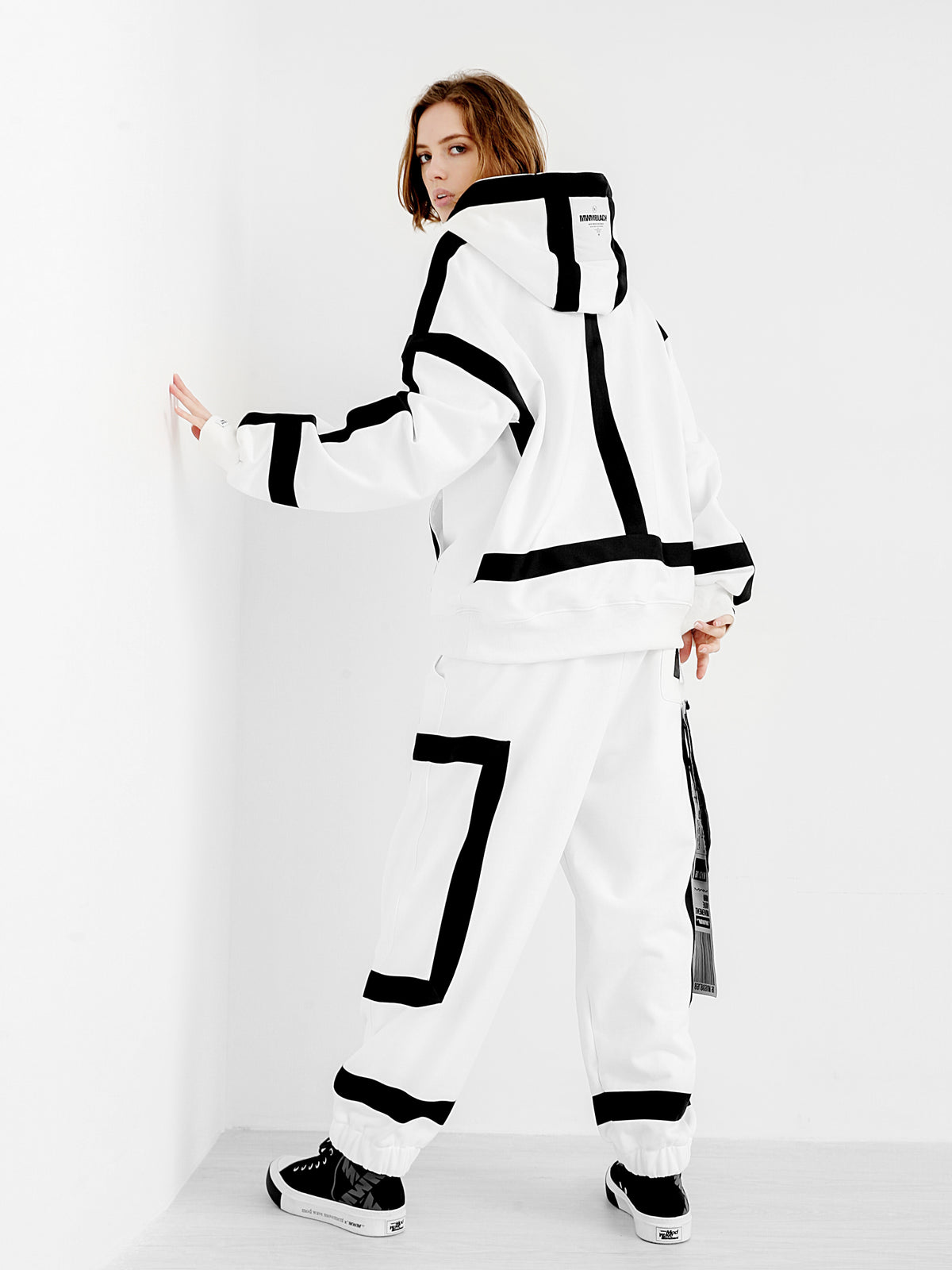 BLOCK SWEATER